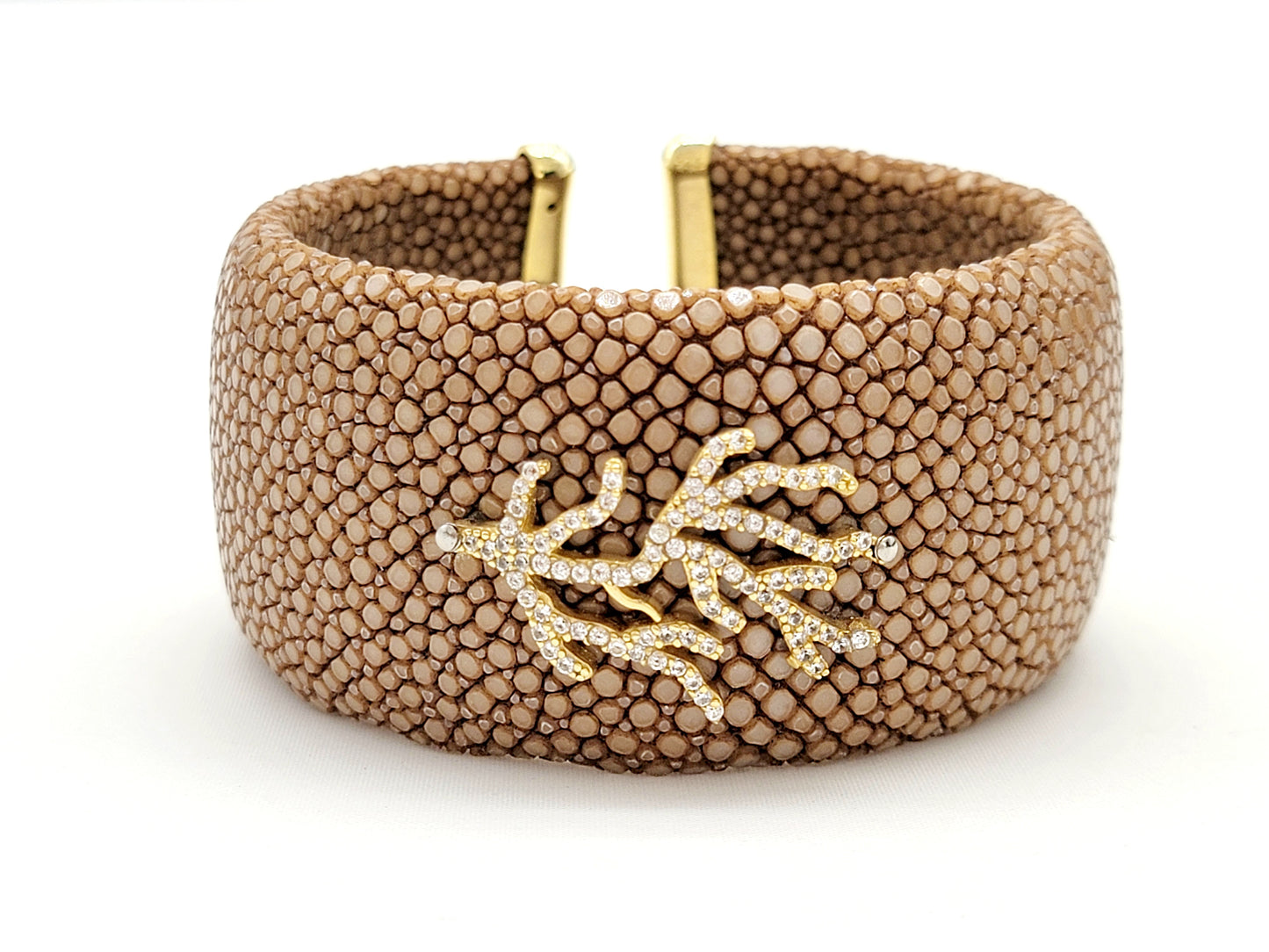 Load image into Gallery viewer, Brown Coral Stingray Bracelet
